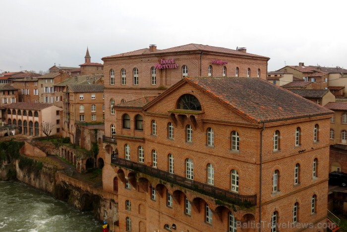 Albi ir senā bīskapa pilsēta, kas atrodas Tulūzā (Francija). Gandrīz visas tās ēkas ir celtas no sarkana ķieģeļa. Slavenākā no tām ir Sainte-Cécile ka Albi ir senā bīskapa pilsēta, kas atrodas Tulūzā (Francija). Gandrīz visas tās ēkas ir celtas no sarkana ķieģeļa. Slavenākā no tām ir Sainte-Cécile ka 91980