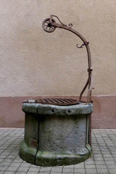 Albi ir senā bīskapa pilsēta, kas atrodas Tulūzā (Francija). Gandrīz visas tās ēkas ir celtas no sarkana ķieģeļa. Slavenākā no tām ir Sainte-Cécile ka Albi ir senā bīskapa pilsēta, kas atrodas Tulūzā (Francija). Gandrīz visas tās ēkas ir celtas no sarkana ķieģeļa. Slavenākā no tām ir Sainte-Cécile ka 92010