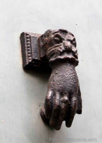 Albi ir senā bīskapa pilsēta, kas atrodas Tulūzā (Francija). Gandrīz visas tās ēkas ir celtas no sarkana ķieģeļa. Slavenākā no tām ir Sainte-Cécile ka Albi ir senā bīskapa pilsēta, kas atrodas Tulūzā (Francija). Gandrīz visas tās ēkas ir celtas no sarkana ķieģeļa. Slavenākā no tām ir Sainte-Cécile ka 92015