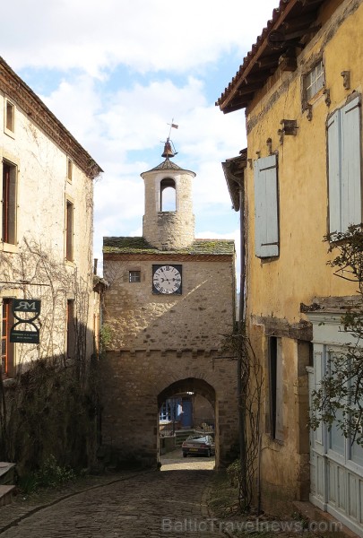 Cordes-sur-Ciel tulkojumā nozīme Diegi debesīs. 1222.g. šo labi nocietināto pilsētu uzcēla Tulūzas grāfs Raimonds VII. 14.gs. pilsētu apdzīvoja šuvēji Cordes-sur-Ciel tulkojumā nozīme Diegi debesīs. 1222.g. šo labi nocietināto pilsētu uzcēla Tulūzas grāfs Raimonds VII. 14.gs. pilsētu apdzīvoja šuvēji 92537