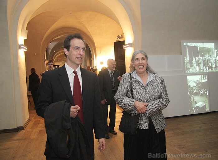 Daugavpils Marka Rotko mākslas centra atklāšanā piedalījās arī viņa meita Keita Rotko Prizela un dēls Kristofers Rotko - www.rothkocenter.com Daugavpils Marka Rotko mākslas centra atklāšanā piedalījās arī viņa meita Keita Rotko Prizela un dēls Kristofers Rotko - www.rothkocenter.com 92618
