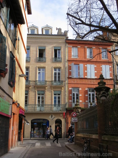 Tulūza ir 4. lielākā Francijas pilsēta, kas ir slavena ar brīnišķīgu renesanses vecpilsētu. Tās ēkas ir celtas no sarkaniem ķieģeļiem. Francūži saka, Tulūza ir 4. lielākā Francijas pilsēta, kas ir slavena ar brīnišķīgu renesanses vecpilsētu. Tās ēkas ir celtas no sarkaniem ķieģeļiem. Francūži saka, 92677