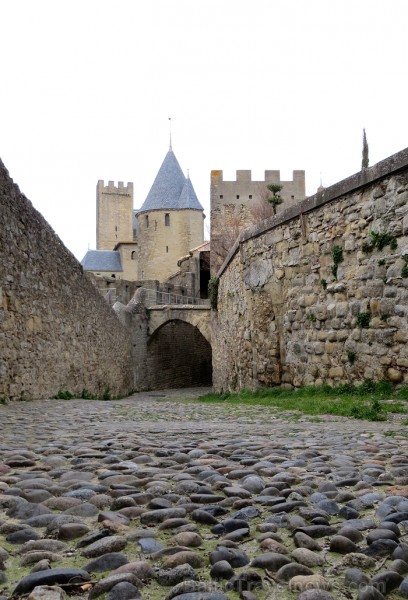 Brīnišķīgā pilsēta Karkasona Francijā ir viens no nedaudziem viduslaiku pieminekļiem, kas ir saglabājies gandrīz neskarts. Ilgus gadus te dzīvoja Volt Brīnišķīgā pilsēta Karkasona Francijā ir viens no nedaudziem viduslaiku pieminekļiem, kas ir saglabājies gandrīz neskarts. Ilgus gadus te dzīvoja Volt 93028