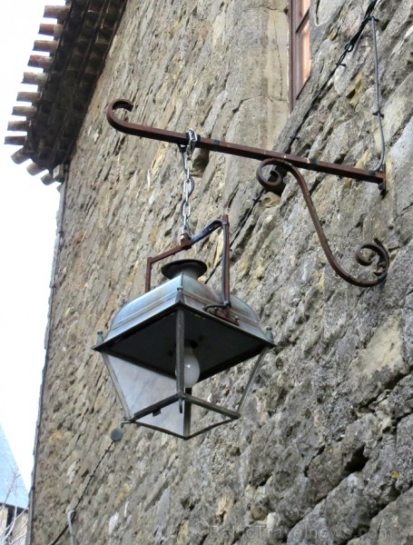Brīnišķīgā pilsēta Karkasona Francijā ir viens no nedaudziem viduslaiku pieminekļiem, kas ir saglabājies gandrīz neskarts. Ilgus gadus te dzīvoja Volt Brīnišķīgā pilsēta Karkasona Francijā ir viens no nedaudziem viduslaiku pieminekļiem, kas ir saglabājies gandrīz neskarts. Ilgus gadus te dzīvoja Volt 93030