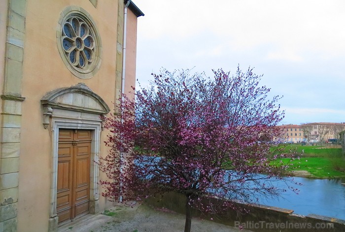 Brīnišķīgā pilsēta Karkasona Francijā ir viens no nedaudziem viduslaiku pieminekļiem, kas ir saglabājies gandrīz neskarts. Ilgus gadus te dzīvoja Volt Brīnišķīgā pilsēta Karkasona Francijā ir viens no nedaudziem viduslaiku pieminekļiem, kas ir saglabājies gandrīz neskarts. Ilgus gadus te dzīvoja Volt 93042