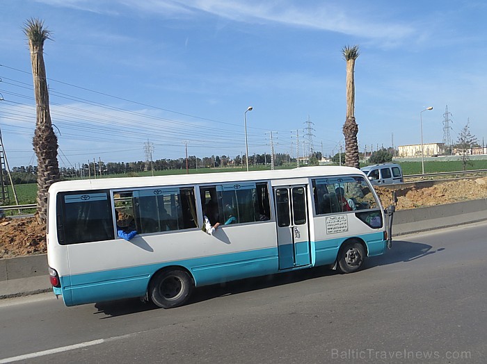 Starp Alžīrijas pilsētām ērti var pārvietoties, izmantojot autobusus. Degvielas cenas ir pietiekoši zemas (benzīns ~20.sant./l; dīzelis ~8 sant./l), l Starp Alžīrijas pilsētām ērti var pārvietoties, izmantojot autobusus. Degvielas cenas ir pietiekoši zemas (benzīns ~20.sant./l; dīzelis ~8 sant./l), l 93340