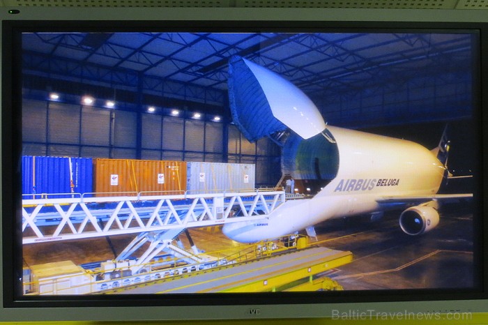 Francijas pilsēta Tulūza lepojas ne tikai ar kultūrvēsturisko mantojumu, bet arī ar Airbus lidmašīnām, kuras būvē tieši šajā pilsētā. Airbus rūpnīcu u Francijas pilsēta Tulūza lepojas ne tikai ar kultūrvēsturisko mantojumu, bet arī ar Airbus lidmašīnām, kuras būvē tieši šajā pilsētā. Airbus rūpnīcu u 93742