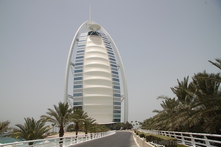 Travelnews.lv apmeklē pasaules populāro luksus viesnīcu Burj Al Arab, kas atrodas Dubaijā. Foto sponsors: www.GoAdventure.lv Travelnews.lv apmeklē pasaules populāro luksus viesnīcu Burj Al Arab, kas atrodas Dubaijā. Foto sponsors: www.GoAdventure.lv 94647
