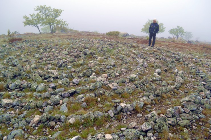 Kuggörarna labirintu būvējuši jūrnieki un zvejnieki, lai tajā notvertu vētras.
ancientsites.eu 95010