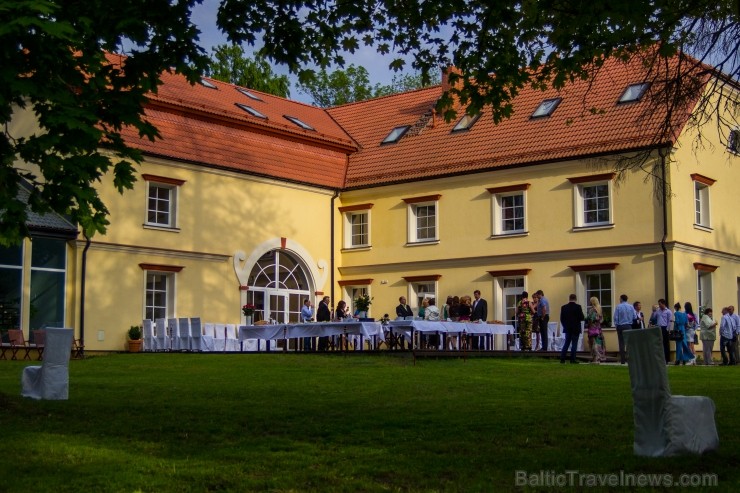 31.05.2013 ceļojumu aģentūras Maks īpašniece Larisa Kuzņecova sadarbības partneriem un draugiem prezentēja savu jauno īpašumu Ziemupes ciematā – muižu 31.05.2013 ceļojumu aģentūras Maks īpašniece Larisa Kuzņecova sadarbības partneriem un draugiem prezentēja savu jauno īpašumu Ziemupes ciematā – muižu 95473