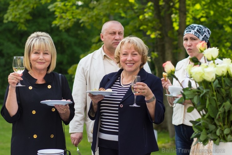 31.05.2013 ceļojumu aģentūras Maks īpašniece Larisa Kuzņecova sadarbības partneriem un draugiem prezentēja savu jauno īpašumu Ziemupes ciematā – muižu 31.05.2013 ceļojumu aģentūras Maks īpašniece Larisa Kuzņecova sadarbības partneriem un draugiem prezentēja savu jauno īpašumu Ziemupes ciematā – muižu 95488
