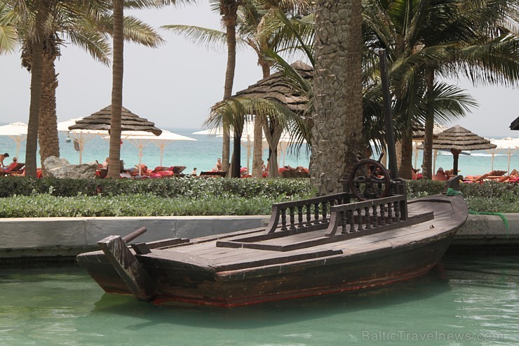 Travelnews.lv apmeklē greznu viesnīcu kompleksu Dubaijā - «Madinat Jumeirah Resort». Foto sponsors: www.GoAdventure.lv Travelnews.lv apmeklē greznu viesnīcu kompleksu Dubaijā - «Madinat Jumeirah Resort». Foto sponsors: www.GoAdventure.lv 96167