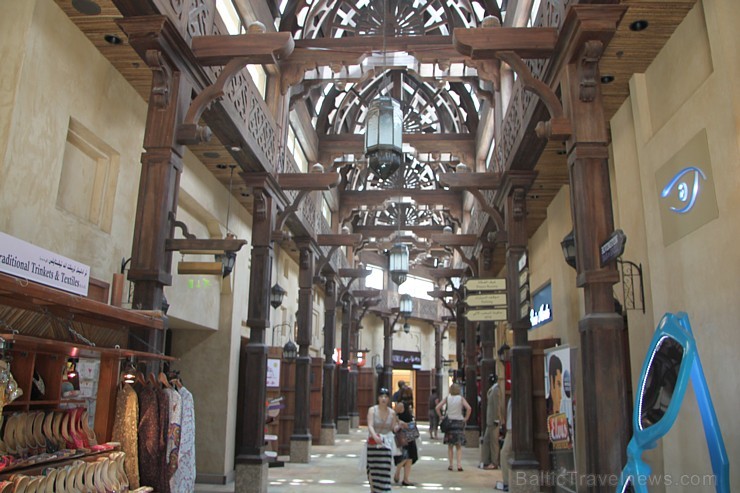 Tirdzniecības centrs «Souk Madinat Jumeirah», kurā atrodas gan tradicionāls austrumu tirgus, gan moderni pasaules vadošo dizaineru un zīmolu grand bou Tirdzniecības centrs «Souk Madinat Jumeirah», kurā atrodas gan tradicionāls austrumu tirgus, gan moderni pasaules vadošo dizaineru un zīmolu grand bou 96169