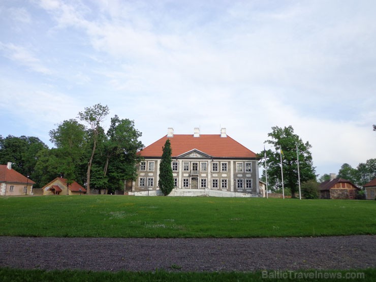 Maidlas muižas ēka uzcelta 1767. gadā pēc Georga Ludviga fon Vrangela vēlēšanās. Visi muižai nepieciešamie celtniecības materiāli iegūti no tuvākās ap Maidlas muižas ēka uzcelta 1767. gadā pēc Georga Ludviga fon Vrangela vēlēšanās. Visi muižai nepieciešamie celtniecības materiāli iegūti no tuvākās ap 96236