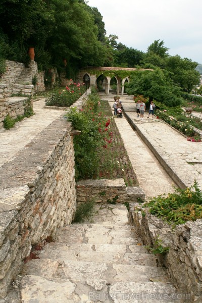 Bulgārijas ainavas ir daudzveidīgas un pilnas pārsteigumu: melnās jūras piekrastes, mežonīgu kalnu grēdas un gleznainas aizas.
www.novatours.lv Bulgārijas ainavas ir daudzveidīgas un pilnas pārsteigumu: melnās jūras piekrastes, mežonīgu kalnu grēdas un gleznainas aizas.
www.novatours.lv 101028
