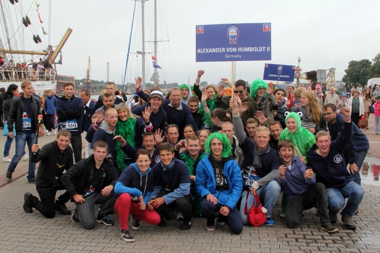 Starptautiskās burukuģu un jahtu regates The Tall Ships Races 2013 dalībnieki pirms došanās uz Rīgu ieradās Ventspilī, kur tos varēja apskatīt Ostas i 101387