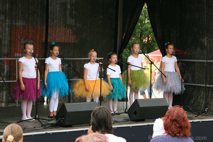 2013. gada 27. jūlijā aizvadīti krāšņie Cēsu svētki - www.cesis.lv 101996