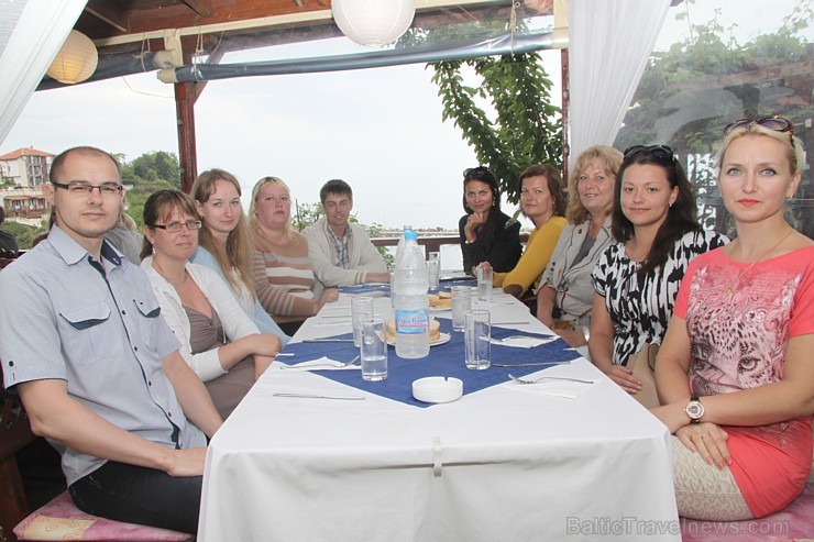 Travelnews.lv kopā ar ceļojumu konsultantiem no Latvijas un Igaunijas iepazīst Bulgārijas pilsētas Nesebras ēdienkarti. Foto sponsors: www.GoAdventure Travelnews.lv kopā ar ceļojumu konsultantiem no Latvijas un Igaunijas iepazīst Bulgārijas pilsētas Nesebras ēdienkarti. Foto sponsors: www.GoAdventure 102116