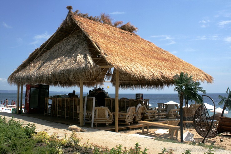 Zelta smiltis lepojas ar vienām no tīrākajām kvarca smiltīm visā piekrastē. Foto sponsors: www.novatours.lv Zelta smiltis lepojas ar vienām no tīrākajām kvarca smiltīm visā piekrastē. Foto sponsors: www.novatours.lv 102840