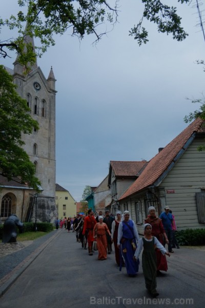 2013. gada 10. augustā Cēsu pilī atgriezās viduslaiki. Visas dienas garumā pils apmeklētājus priecēja viduslaiku mūzika un dejas, bruņinieku un lokšāv 2013. gada 10. augustā Cēsu pilī atgriezās viduslaiki. Visas dienas garumā pils apmeklētājus priecēja viduslaiku mūzika un dejas, bruņinieku un lokšāv 102927