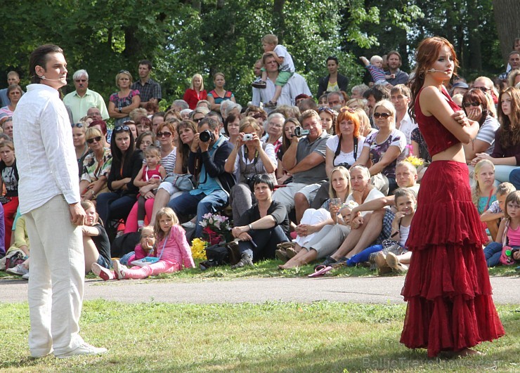 Dikļu pils parkā jau ceturto reizi norisinājās Dārza svētki, kas vienlaikus bija arī 10 gadu jubilejas svinības pēc pils rekonstrukcijas - www.Diklupi Dikļu pils parkā jau ceturto reizi norisinājās Dārza svētki, kas vienlaikus bija arī 10 gadu jubilejas svinības pēc pils rekonstrukcijas - www.Diklupi 103056