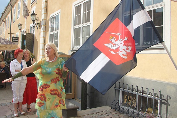 Pirmais restorāns Rīgā uzvelk mastā Latgales karogu, kas ir latgaliešu un Latgales iedzīvotāju simbols. Tagad tas plīvos pie Vecrīgas restorāna «Taver Pirmais restorāns Rīgā uzvelk mastā Latgales karogu, kas ir latgaliešu un Latgales iedzīvotāju simbols. Tagad tas plīvos pie Vecrīgas restorāna «Taver 103854