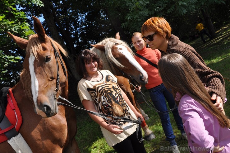 Vasaras izskaņā, 24. augustā, Krāslavas pilsētas estrādi pārņēma svētku noskaņa. Un ne velti! Jo te notika otrais Rudo saiets. Foto: www.visitkraslava Vasaras izskaņā, 24. augustā, Krāslavas pilsētas estrādi pārņēma svētku noskaņa. Un ne velti! Jo te notika otrais Rudo saiets. Foto: www.visitkraslava 104283