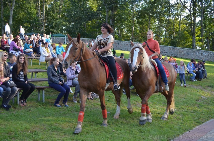 Vasaras izskaņā, 24. augustā, Krāslavas pilsētas estrādi pārņēma svētku noskaņa. Un ne velti! Jo te notika otrais Rudo saiets. Foto: www.visitkraslava Vasaras izskaņā, 24. augustā, Krāslavas pilsētas estrādi pārņēma svētku noskaņa. Un ne velti! Jo te notika otrais Rudo saiets. Foto: www.visitkraslava 104296