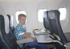 airBaltic biznesa klases klients lidojuma laikā tiek īpaši lutināts ar brīvu blakussēdvietu, laikrakstiem, dzērieniem, siltu ēdienu, stjuaršu uzmanību 18