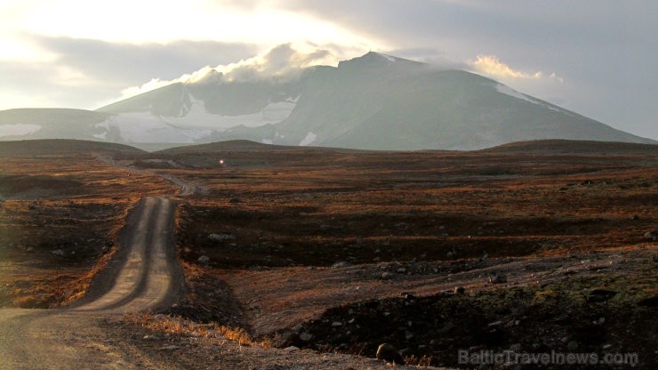 Dovres kalnos atrodas ārpus Jotunheimenas parka augstākā virsotne Norvēģijā - Snohetas kalna Stortoppen virsotne (2286 m v.j.l.). 105491