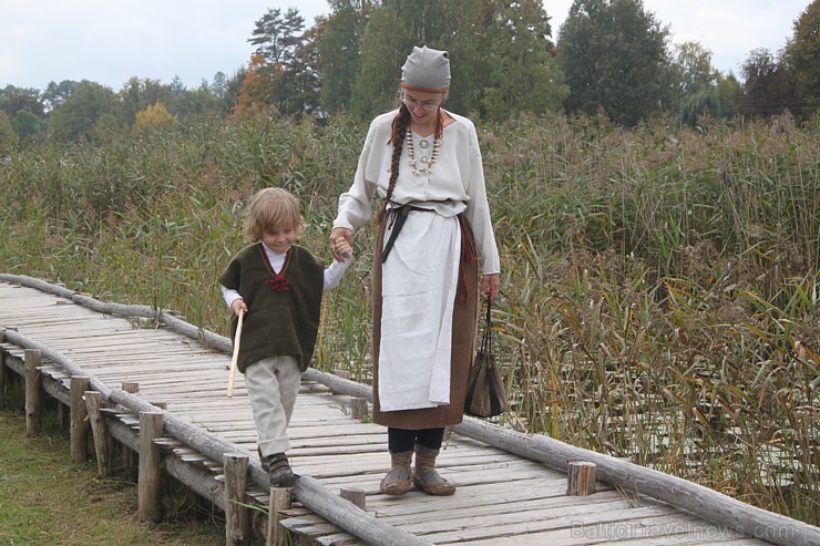 Latgaļu vārda svētki Āraišu ezerpilī 21.09.2013 - www.tourism.cesis.lv 106344