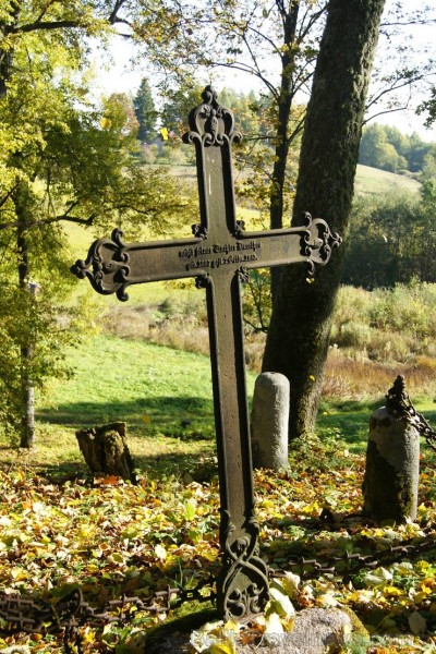 Sunākstes vecie kapi glabā daudzus dzīvesstāstus, tai skaitā Vārnavas muižas īpašnieka meitas un Vecā Stendera Sunākstes vecie kapi glabā daudzus dzīvesstāstus, tai skaitā Vārnavas muižas īpašnieka meitas un Vecā Stendera 107183