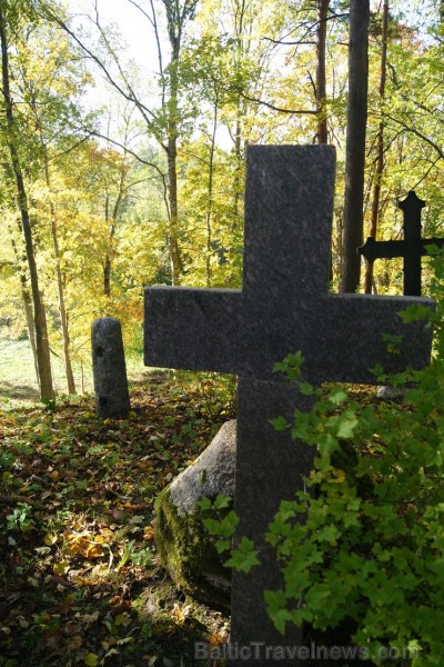 Sunākstes vecie kapi glabā daudzus dzīvesstāstus, tai skaitā Vārnavas muižas īpašnieka meitas un Vecā Stendera Sunākstes vecie kapi glabā daudzus dzīvesstāstus, tai skaitā Vārnavas muižas īpašnieka meitas un Vecā Stendera 107184