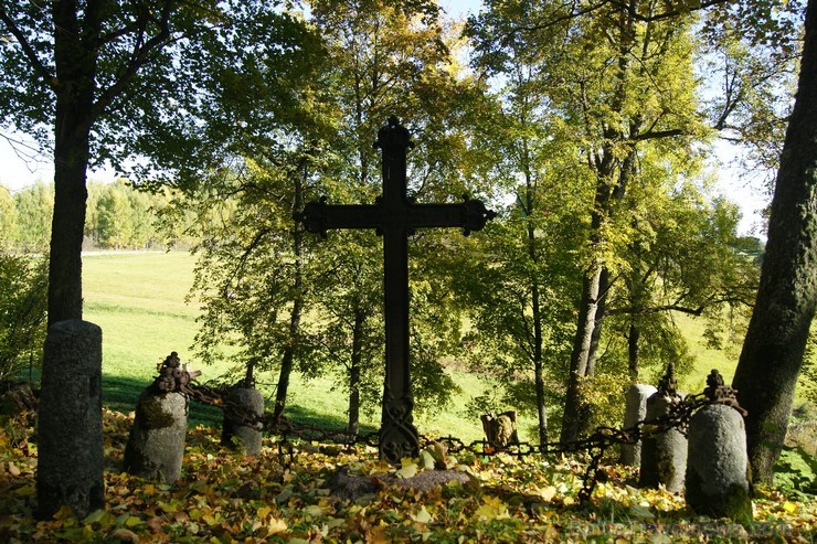 Sunākstes vecie kapi glabā daudzus dzīvesstāstus, tai skaitā Vārnavas muižas īpašnieka meitas un Vecā Stendera Sunākstes vecie kapi glabā daudzus dzīvesstāstus, tai skaitā Vārnavas muižas īpašnieka meitas un Vecā Stendera 107191