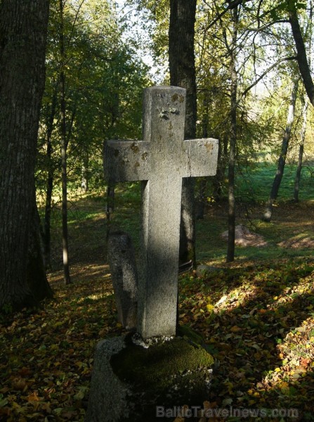 Sunākstes vecie kapi glabā daudzus dzīvesstāstus, tai skaitā Vārnavas muižas īpašnieka meitas un Vecā Stendera Sunākstes vecie kapi glabā daudzus dzīvesstāstus, tai skaitā Vārnavas muižas īpašnieka meitas un Vecā Stendera 107197