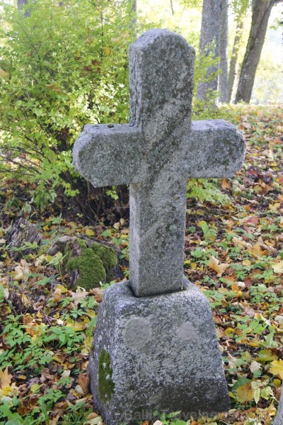 Sunākstes vecie kapi glabā daudzus dzīvesstāstus, tai skaitā Vārnavas muižas īpašnieka meitas un Vecā Stendera Sunākstes vecie kapi glabā daudzus dzīvesstāstus, tai skaitā Vārnavas muižas īpašnieka meitas un Vecā Stendera 107198