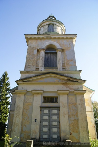 No 1766. - 1796. gadam te par mācītāju strādājis Vecais Stenders ( 1714. - 1796.). Pie baznīcas 1889. gadā atklāts piemiņas akmens Vecajam Stenderam. No 1766. - 1796. gadam te par mācītāju strādājis Vecais Stenders ( 1714. - 1796.). Pie baznīcas 1889. gadā atklāts piemiņas akmens Vecajam Stenderam. 107213