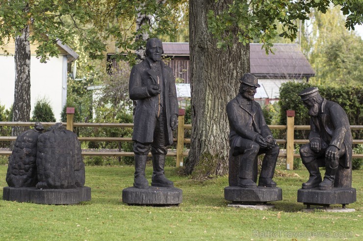 Ainažu attīstību sevišķi veicināja pirmā latviešu jūrskola, kuru 1864.g. nodibināja tālbraucējs kapteinis Kristians Dāls pēc K.Valdemāra ierosmes Ainažu attīstību sevišķi veicināja pirmā latviešu jūrskola, kuru 1864.g. nodibināja tālbraucējs kapteinis Kristians Dāls pēc K.Valdemāra ierosmes 107341
