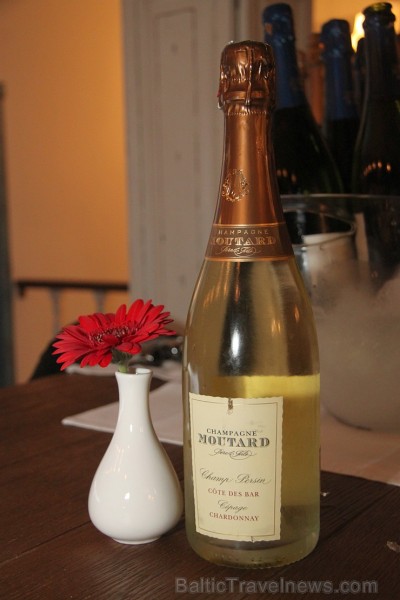 «Champagne Moutard»: Moutard Champ Persin Chardonnay blanc de blancs Champagne NV brut 92/100 WS; 88/100 RP «Champagne Moutard»: Moutard Champ Persin Chardonnay blanc de blancs Champagne NV brut 92/100 WS; 88/100 RP 107391