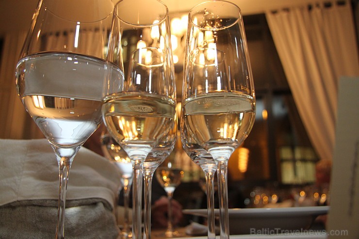 Vecrīgas jaunajā restorānā «Wine Kitchen» (Audēju ielā 16) degustē «Champagne Moutard» - www.winekitchen.lv Vecrīgas jaunajā restorānā «Wine Kitchen» (Audēju ielā 16) degustē «Champagne Moutard» - www.winekitchen.lv 107408