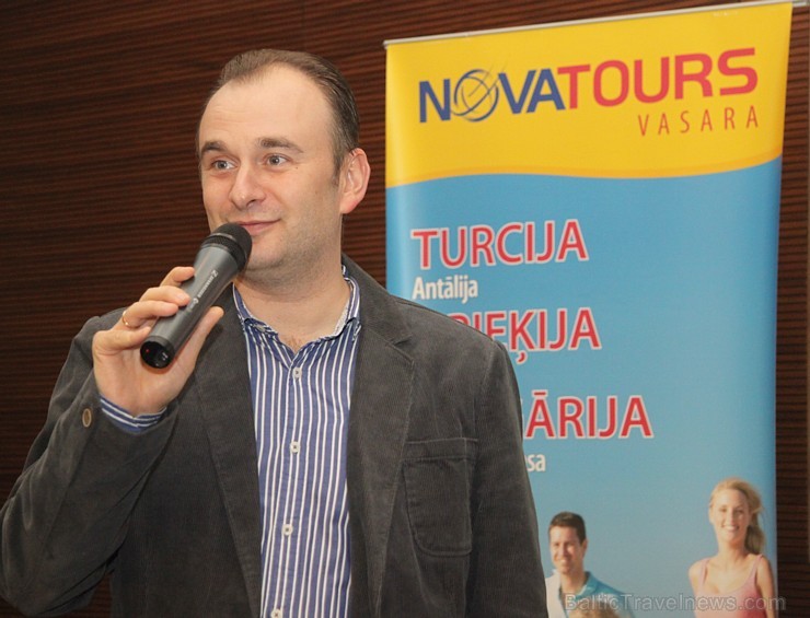 Starptautiskā tūroperatora Novatours direktors Latvijā Leonīds Močeņovs personīgi iepazīstina ceļojumu konsultantus ar tūroperatora galamērķiem Starptautiskā tūroperatora Novatours direktors Latvijā Leonīds Močeņovs personīgi iepazīstina ceļojumu konsultantus ar tūroperatora galamērķiem 108783