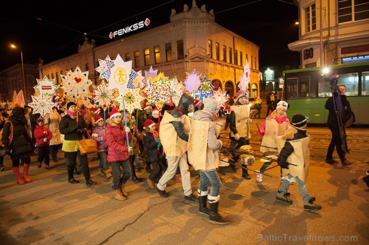 Ar lielās Ziemassvētku egles iemirdzēšanos Liepājā sācies Ziemas festivāls, kas sevī kā lielā rūķa maisā saslēpis daudzus jo daudzus pasākumus, jautru Ar lielās Ziemassvētku egles iemirdzēšanos Liepājā sācies Ziemas festivāls, kas sevī kā lielā rūķa maisā saslēpis daudzus jo daudzus pasākumus, jautru 110398