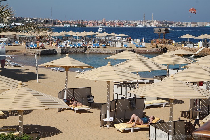 Travelnews.lv dzīvo un iepazīst Hurgadas viesnīcu «SunrisE Holidays Resort». Vairāk informācijas par ceļojumiem uz Ēģipti - www.goadventure.lv Travelnews.lv dzīvo un iepazīst Hurgadas viesnīcu «SunrisE Holidays Resort». Vairāk informācijas par ceļojumiem uz Ēģipti - www.goadventure.lv 110657