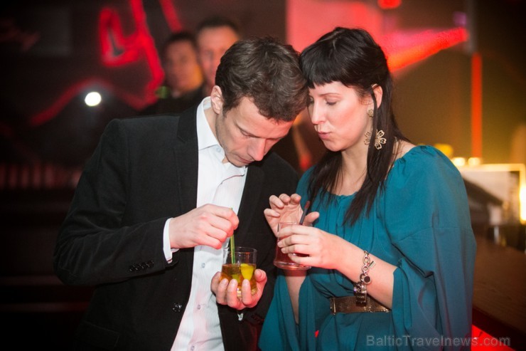 Klubā Coyote fly izskanējis ekskluzīvais koncertšovs Hennessy Artistry, kurā sev neierastā ampluā uzstājās dziedātāja Ieva Sutugova, mūsdienu deju un Klubā Coyote fly izskanējis ekskluzīvais koncertšovs Hennessy Artistry, kurā sev neierastā ampluā uzstājās dziedātāja Ieva Sutugova, mūsdienu deju un 111188
