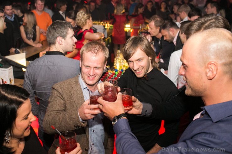 Klubā Coyote fly izskanējis ekskluzīvais koncertšovs Hennessy Artistry, kurā sev neierastā ampluā uzstājās dziedātāja Ieva Sutugova, mūsdienu deju un Klubā Coyote fly izskanējis ekskluzīvais koncertšovs Hennessy Artistry, kurā sev neierastā ampluā uzstājās dziedātāja Ieva Sutugova, mūsdienu deju un 111197