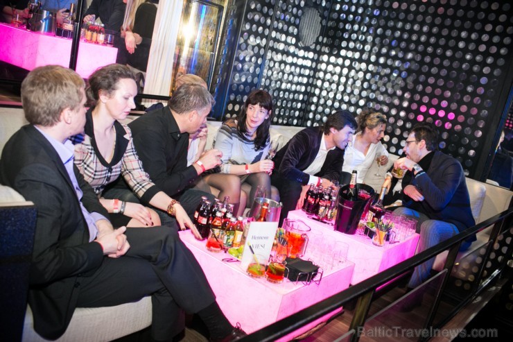 Klubā Coyote fly izskanējis ekskluzīvais koncertšovs Hennessy Artistry, kurā sev neierastā ampluā uzstājās dziedātāja Ieva Sutugova, mūsdienu deju un Klubā Coyote fly izskanējis ekskluzīvais koncertšovs Hennessy Artistry, kurā sev neierastā ampluā uzstājās dziedātāja Ieva Sutugova, mūsdienu deju un 111201