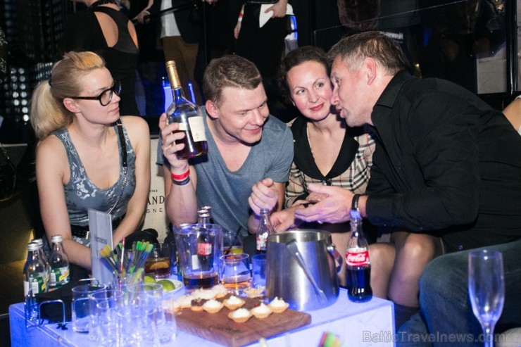 Klubā Coyote fly izskanējis ekskluzīvais koncertšovs Hennessy Artistry, kurā sev neierastā ampluā uzstājās dziedātāja Ieva Sutugova, mūsdienu deju un Klubā Coyote fly izskanējis ekskluzīvais koncertšovs Hennessy Artistry, kurā sev neierastā ampluā uzstājās dziedātāja Ieva Sutugova, mūsdienu deju un 111219