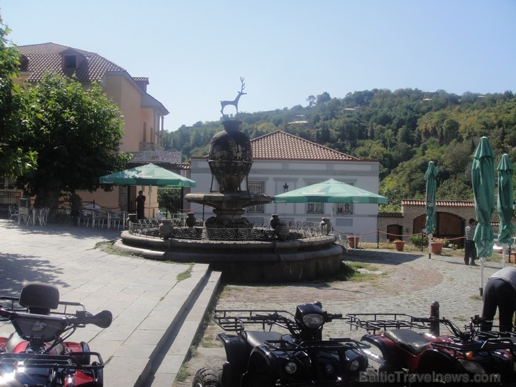 Sighnaghi- skaista, veca pilsēta, kuru ieskauj aizsargmūris. Vairāk informācijas par ceļojumu www.remirotravel.lv Sighnaghi- skaista, veca pilsēta, kuru ieskauj aizsargmūris. Vairāk informācijas par ceļojumu www.remirotravel.lv 113591