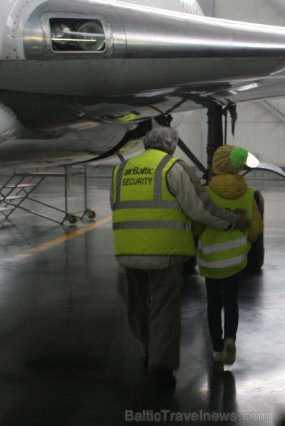 Aviokompānija airBaltic 12.02.2014 piedalījās Ēnu dienā un piedāvāja iespēju gandrīz 50 skolēniem ielūkoties tādu profesionāļu kā pilota, stjuarta, li Aviokompānija airBaltic 12.02.2014 piedalījās Ēnu dienā un piedāvāja iespēju gandrīz 50 skolēniem ielūkoties tādu profesionāļu kā pilota, stjuarta, li 114684