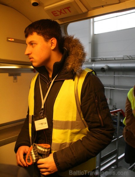 Aviokompānija airBaltic 12.02.2014 piedalījās Ēnu dienā un piedāvāja iespēju gandrīz 50 skolēniem ielūkoties tādu profesionāļu kā pilota, stjuarta, li Aviokompānija airBaltic 12.02.2014 piedalījās Ēnu dienā un piedāvāja iespēju gandrīz 50 skolēniem ielūkoties tādu profesionāļu kā pilota, stjuarta, li 114696